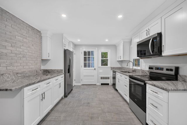7 Hancock St, Plainville, MA 02762
