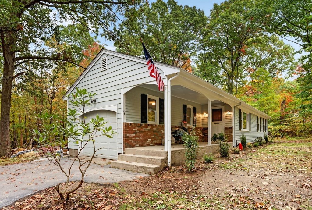 7 Hancock St, Plainville, MA 02762