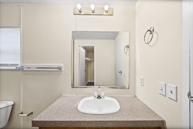 104 Hercules Ct, Oak Grove, KY 42262