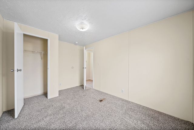 104 Hercules Ct, Oak Grove, KY 42262