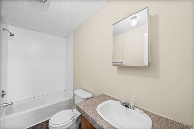 104 Hercules Ct, Oak Grove, KY 42262