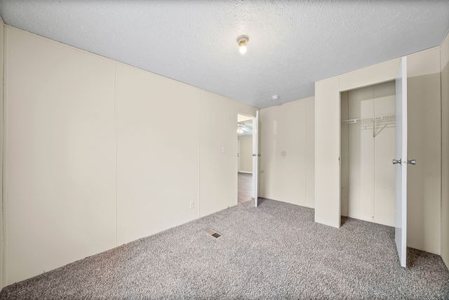 104 Hercules Ct, Oak Grove, KY 42262