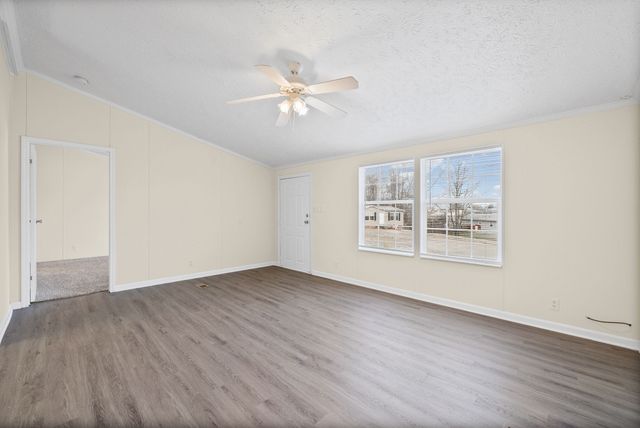 104 Hercules Ct, Oak Grove, KY 42262