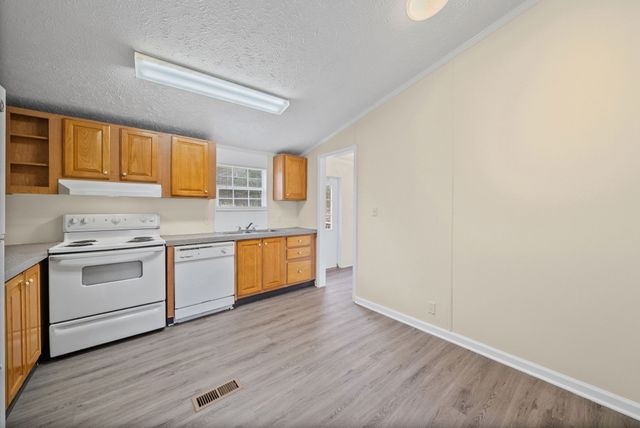 104 Hercules Ct, Oak Grove, KY 42262