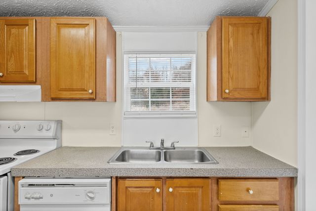 104 Hercules Ct, Oak Grove, KY 42262