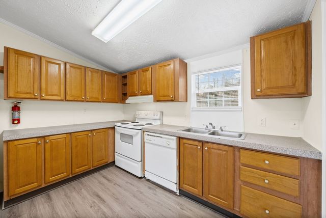 104 Hercules Ct, Oak Grove, KY 42262