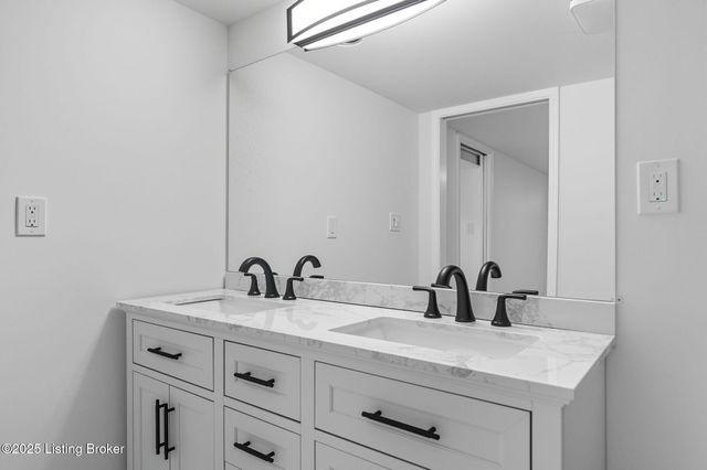 4014 Massie Ave, Louisville, KY 40207