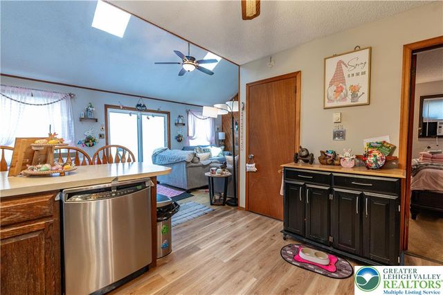 945 Country Place Drive, Coolbaugh Twp, PA 18466