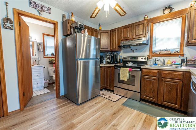 945 Country Place Drive, Coolbaugh Twp, PA 18466