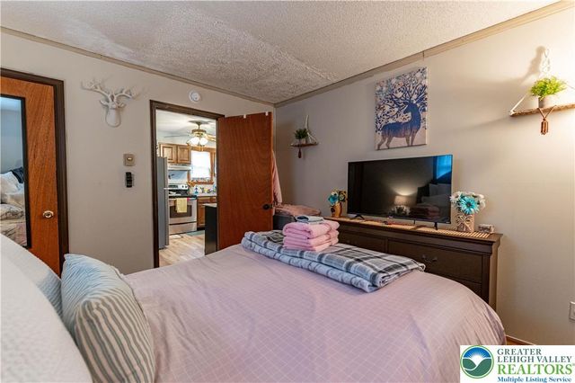 945 Country Place Drive, Coolbaugh Twp, PA 18466