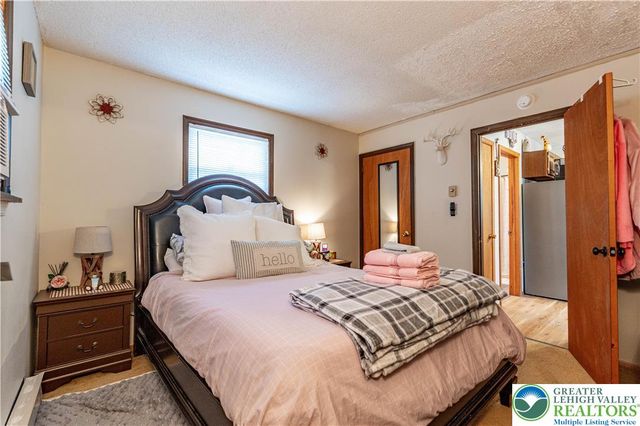 945 Country Place Drive, Coolbaugh Twp, PA 18466