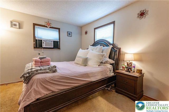 945 Country Place Drive, Coolbaugh Twp, PA 18466