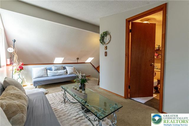 945 Country Place Drive, Coolbaugh Twp, PA 18466