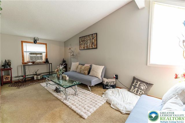945 Country Place Drive, Coolbaugh Twp, PA 18466