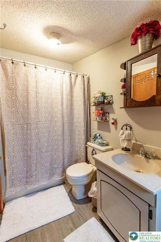 945 Country Place Drive, Coolbaugh Twp, PA 18466