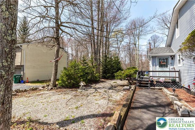 945 Country Place Drive, Coolbaugh Twp, PA 18466
