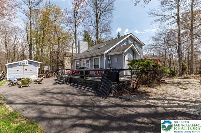 945 Country Place Drive, Coolbaugh Twp, PA 18466