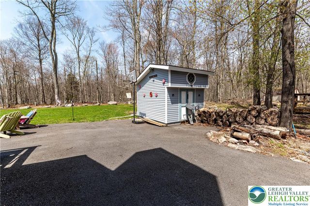 945 Country Place Drive, Coolbaugh Twp, PA 18466