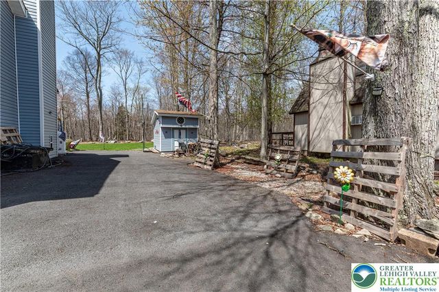 945 Country Place Drive, Coolbaugh Twp, PA 18466