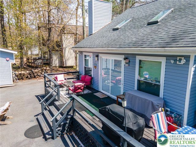 945 Country Place Drive, Coolbaugh Twp, PA 18466