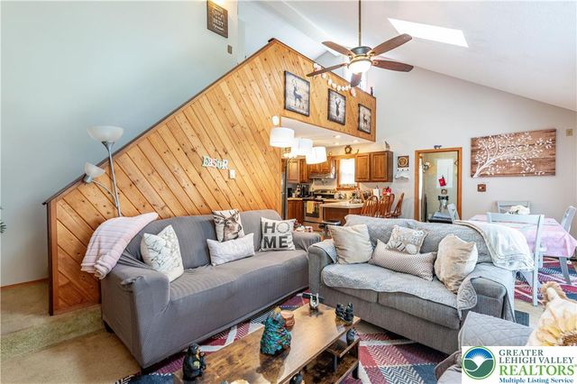 945 Country Place Drive, Coolbaugh Twp, PA 18466