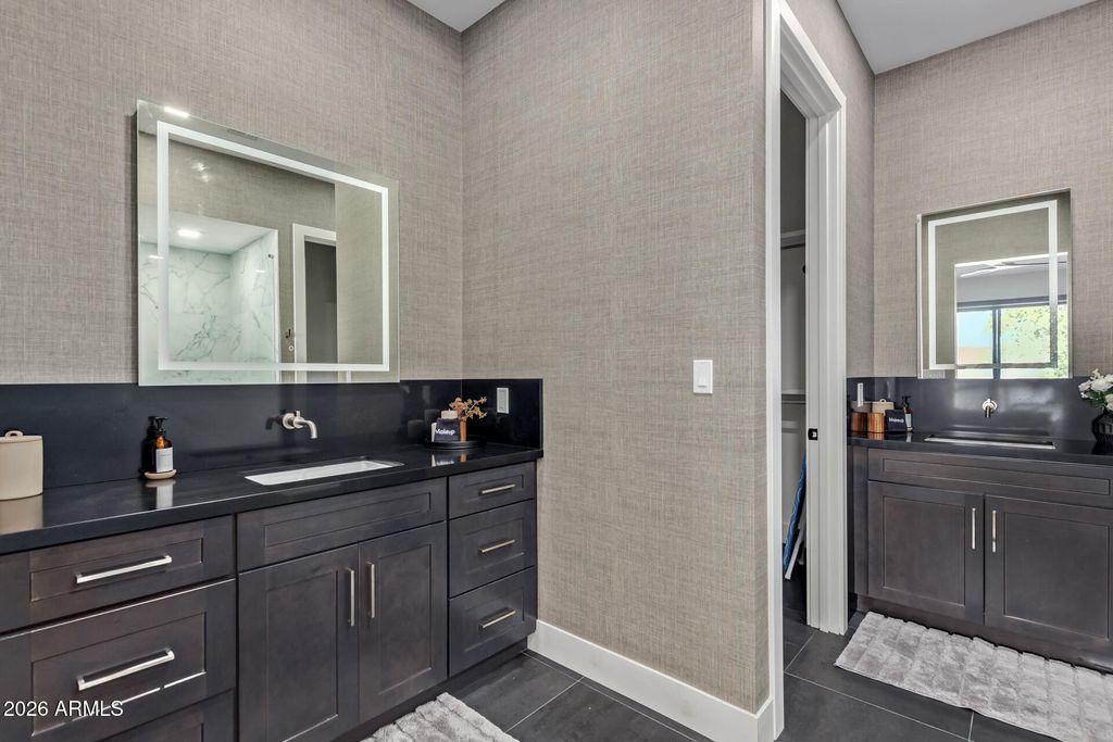 Image 10 of property listing at 4238 N Craftsman Court, Scottsdale, AZ 85251