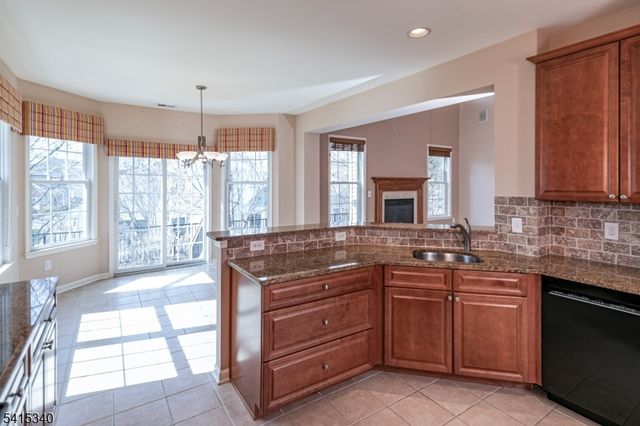 10 Independence Ct, Franklin Twp., NJ 08873