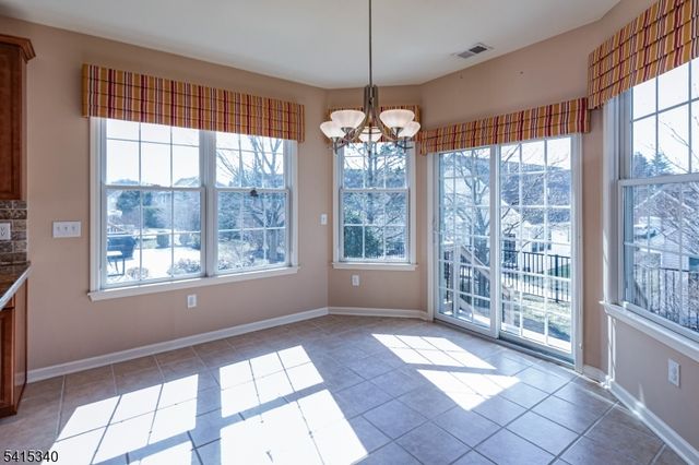 10 Independence Ct, Franklin Twp., NJ 08873