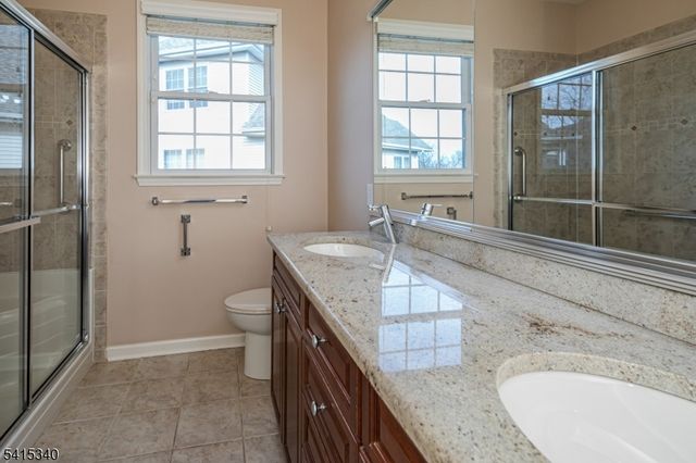 10 Independence Ct, Franklin Twp., NJ 08873