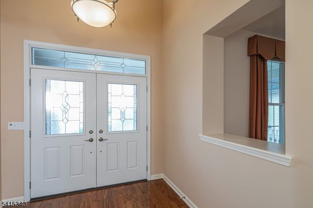 10 Independence Ct, Franklin Twp., NJ 08873