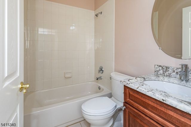 10 Independence Ct, Franklin Twp., NJ 08873