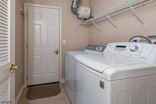 10 Independence Ct, Franklin Twp., NJ 08873