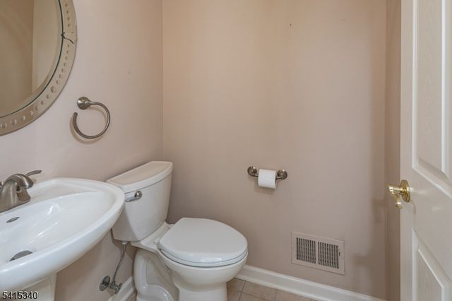 10 Independence Ct, Franklin Twp., NJ 08873