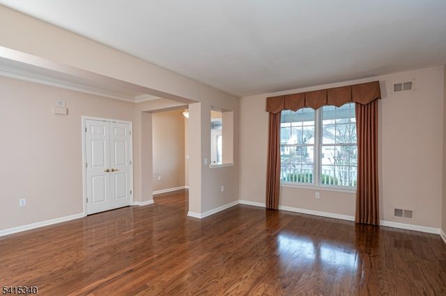 10 Independence Ct, Franklin Twp., NJ 08873