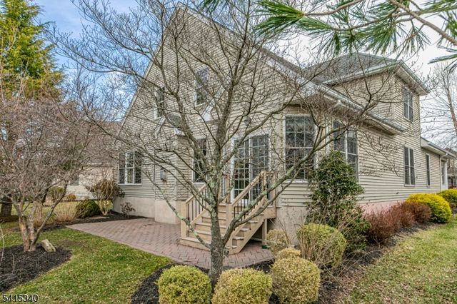 10 Independence Ct, Franklin Twp., NJ 08873
