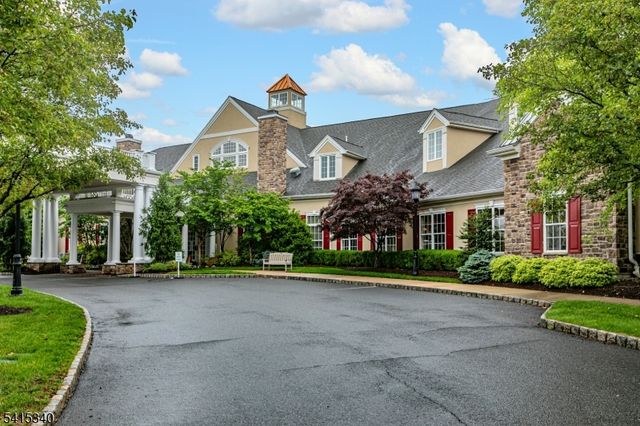 10 Independence Ct, Franklin Twp., NJ 08873