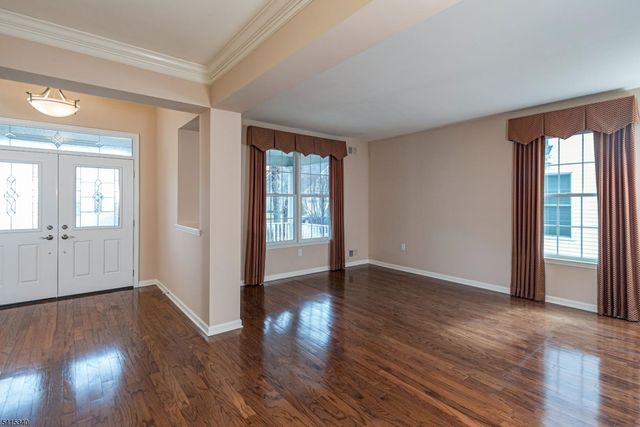 10 Independence Ct, Franklin Twp., NJ 08873