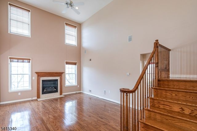 10 Independence Ct, Franklin Twp., NJ 08873