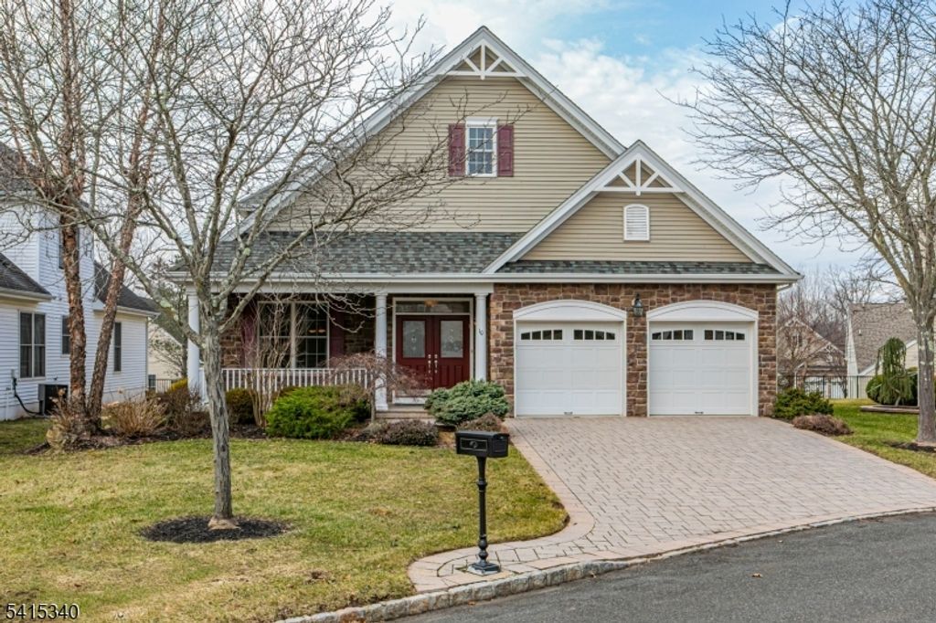 10 Independence Ct, Franklin Twp., NJ 08873