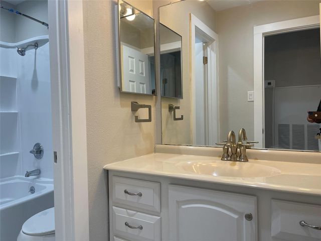 18800 Egret Bay Boulevard 1105, Webster, TX 77058
