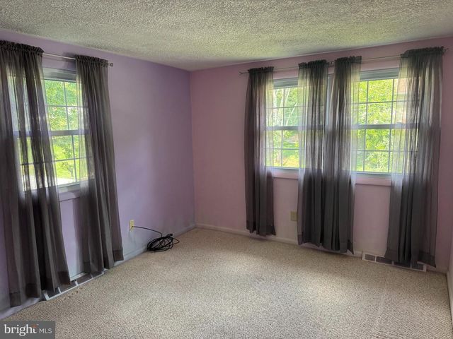 1941 GARNET RD, York, PA 17403