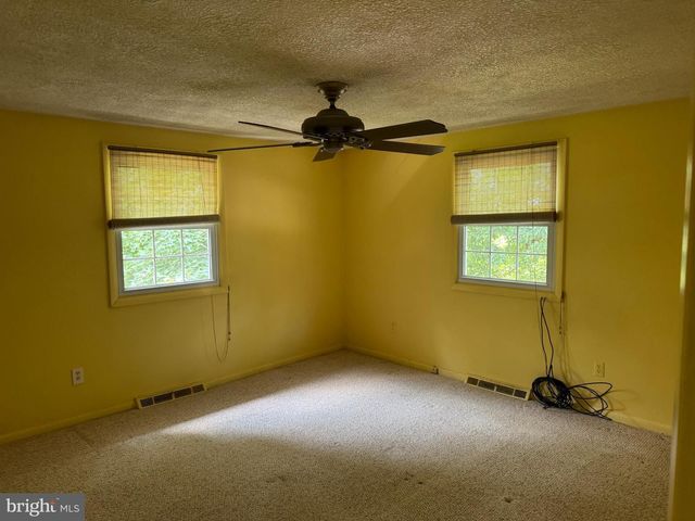 1941 GARNET RD, York, PA 17403