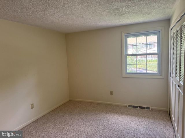 1941 GARNET RD, York, PA 17403