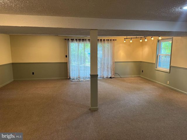 1941 GARNET RD, York, PA 17403