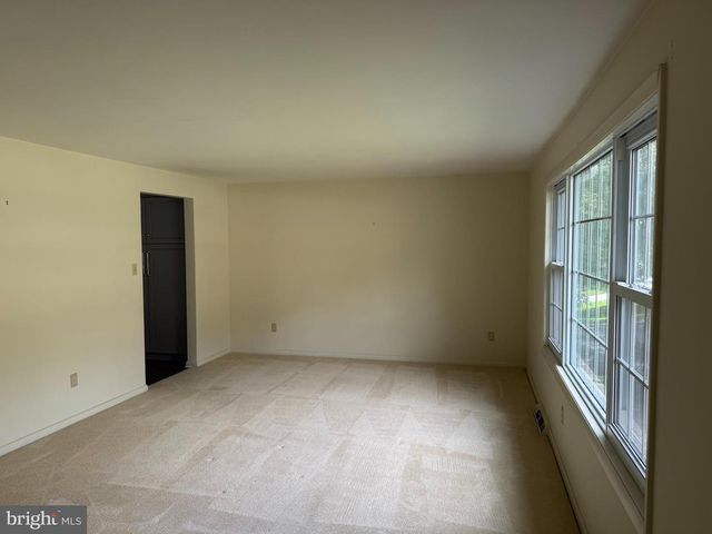 1941 GARNET RD, York, PA 17403