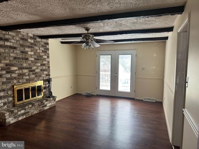 1941 GARNET RD, York, PA 17403