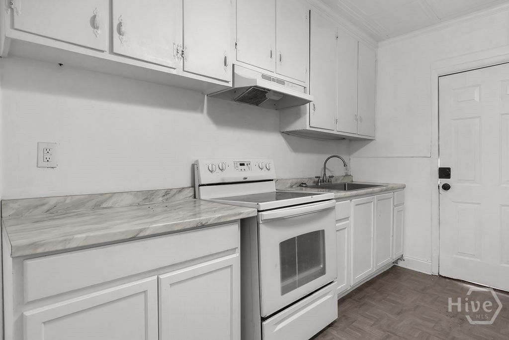 Image 22 of property listing at 612 W 42nd Street, Savannah, GA 31415
