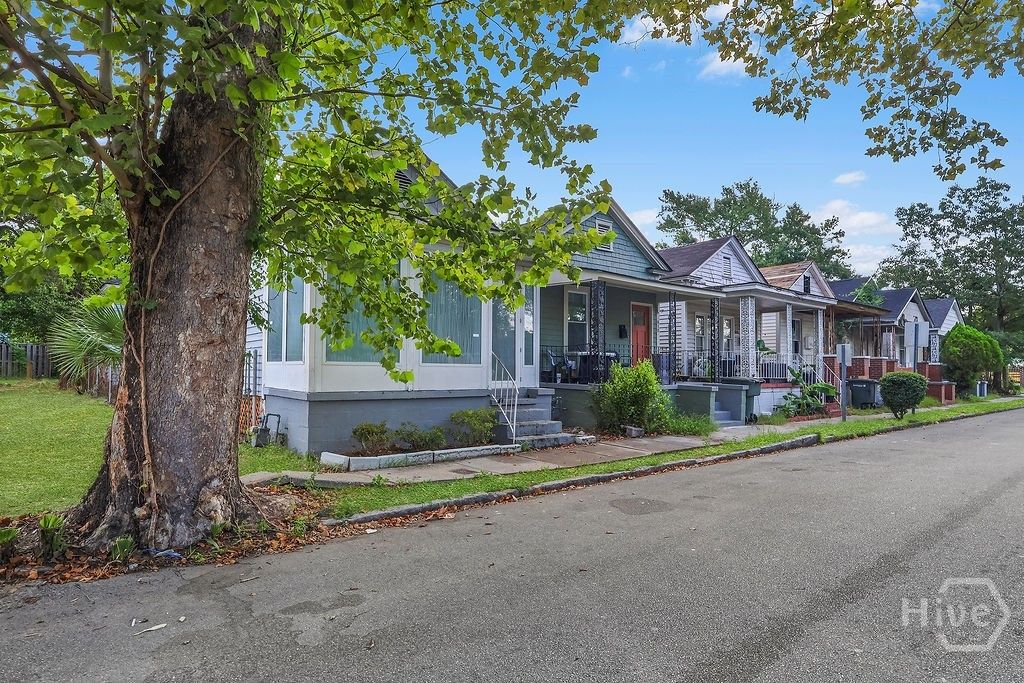 Image 3 of property listing at 612 W 42nd Street, Savannah, GA 31415