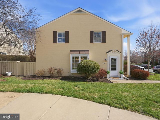 2406 N DEARING ST, Alexandria, VA 22302