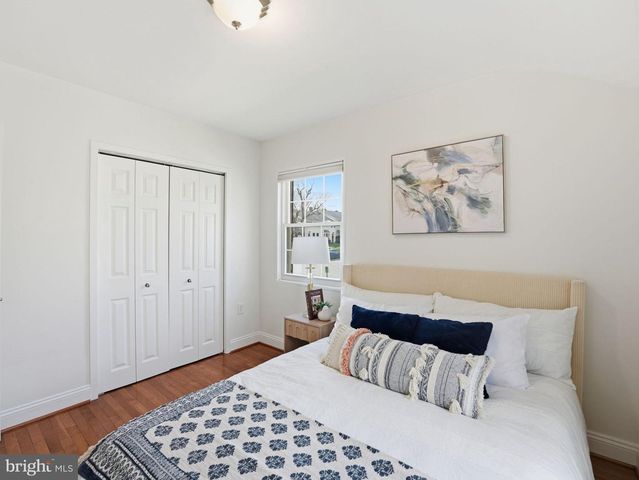 2406 N DEARING ST, Alexandria, VA 22302